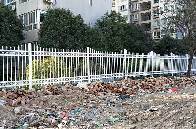 陽光小區安裝實景——圍墻柵欄